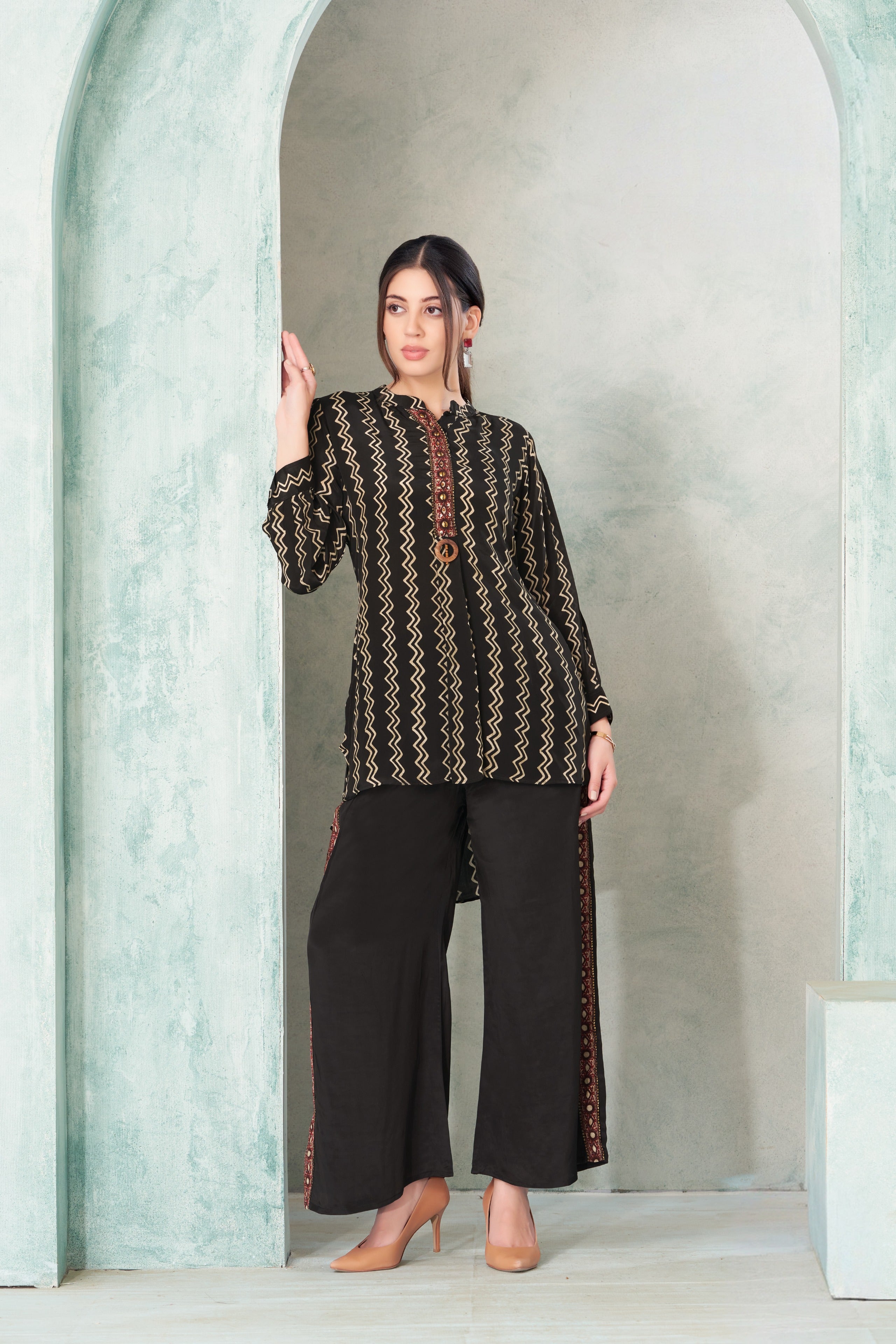 Black Chevron Printed Crepe Kurta Set with Border-Detail Dupatta