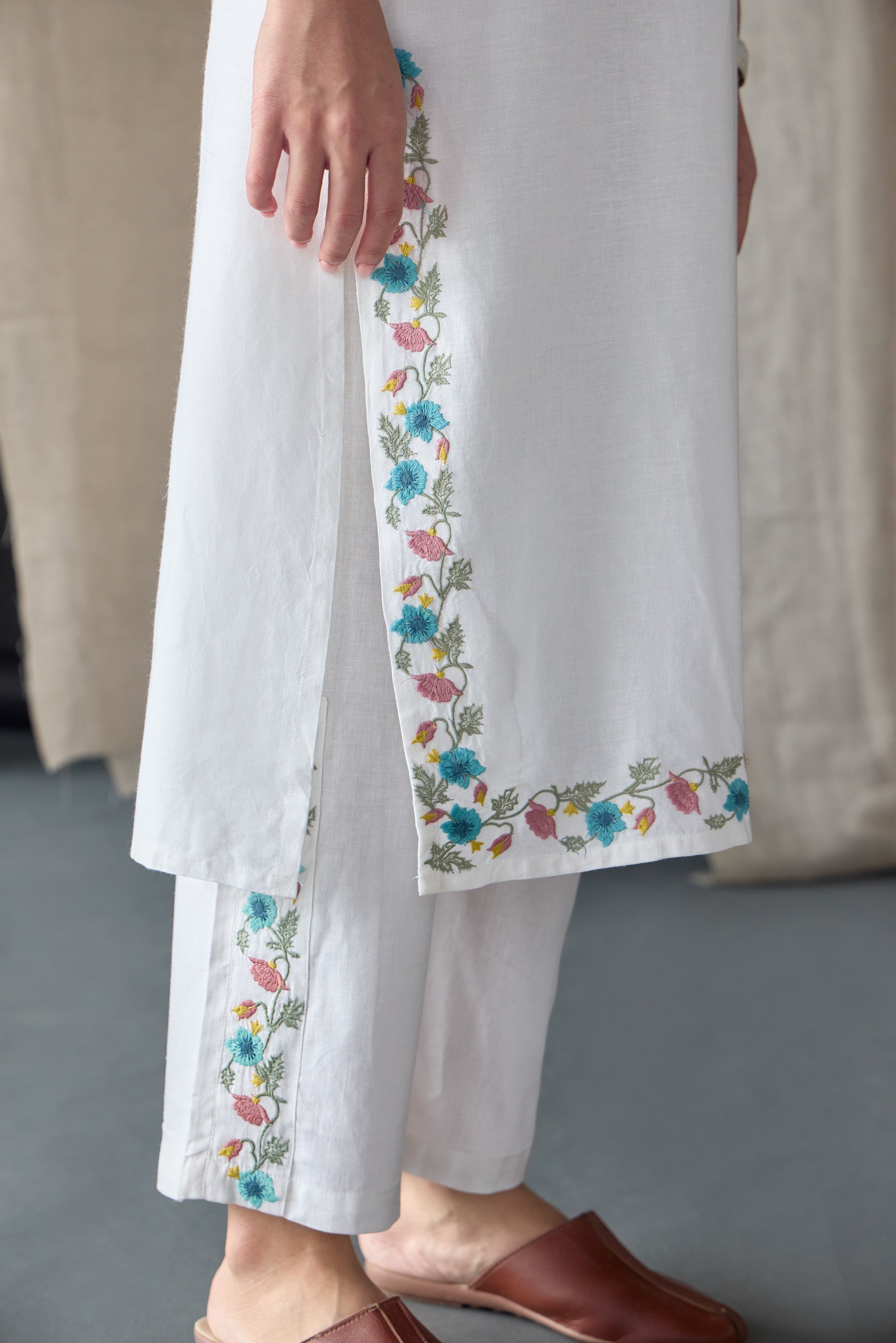 White Floral Embroidered Kurta Set - Mokshaa