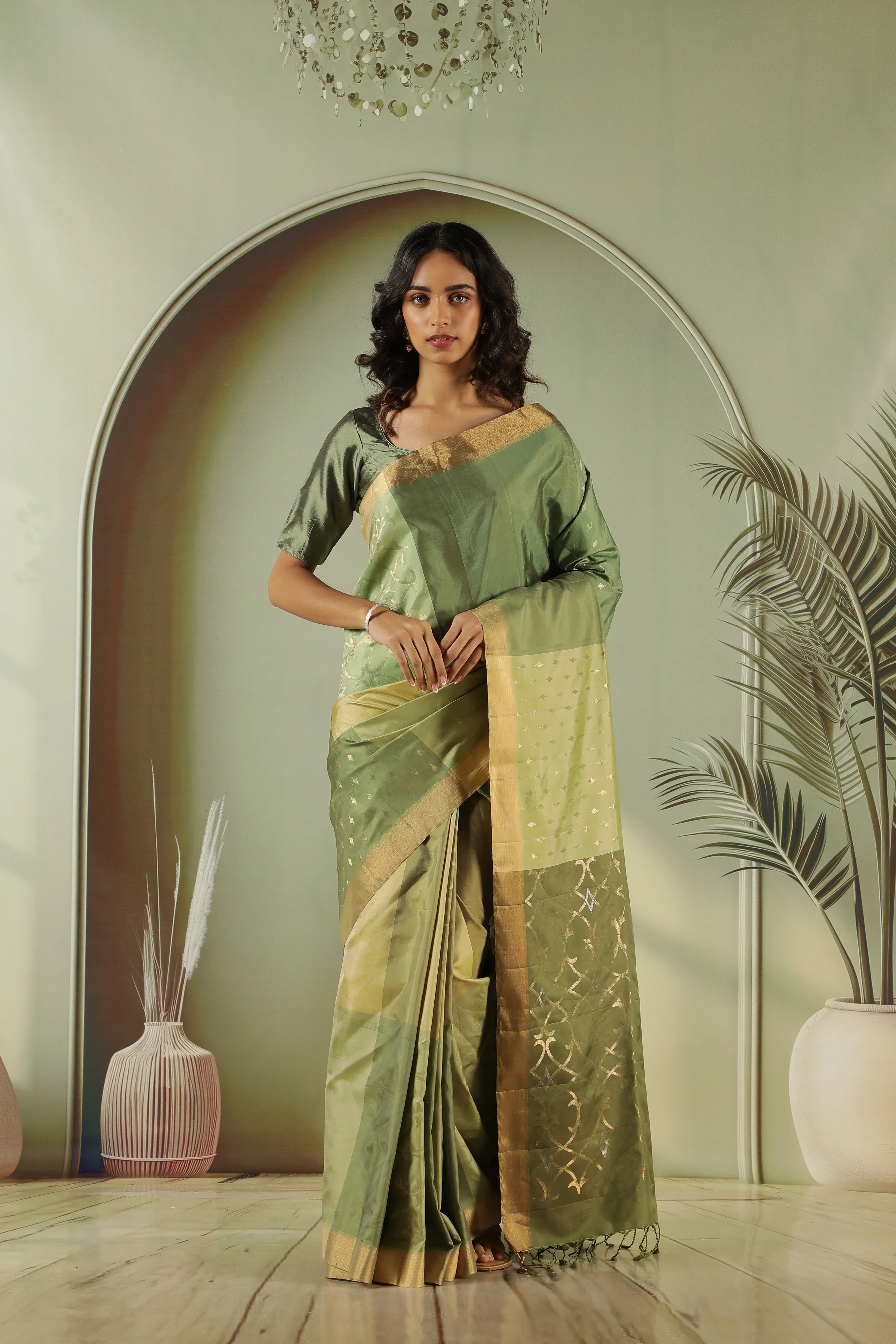 Dual-Tone Green Soft Silk Saree with All Over Butti & Jaal | Mokshaa