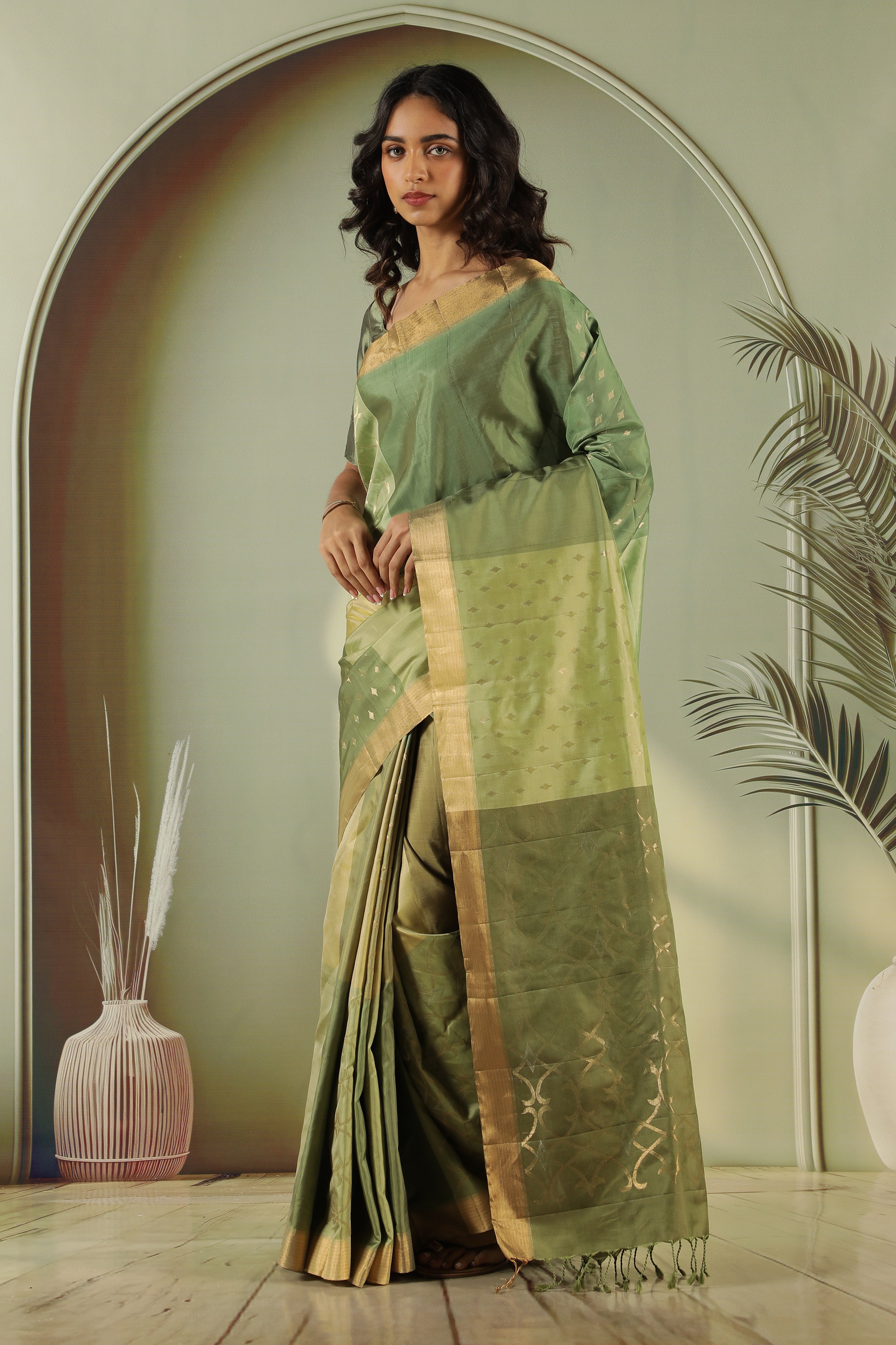 Dual-Tone Green Soft Silk Saree with All Over Butti & Jaal