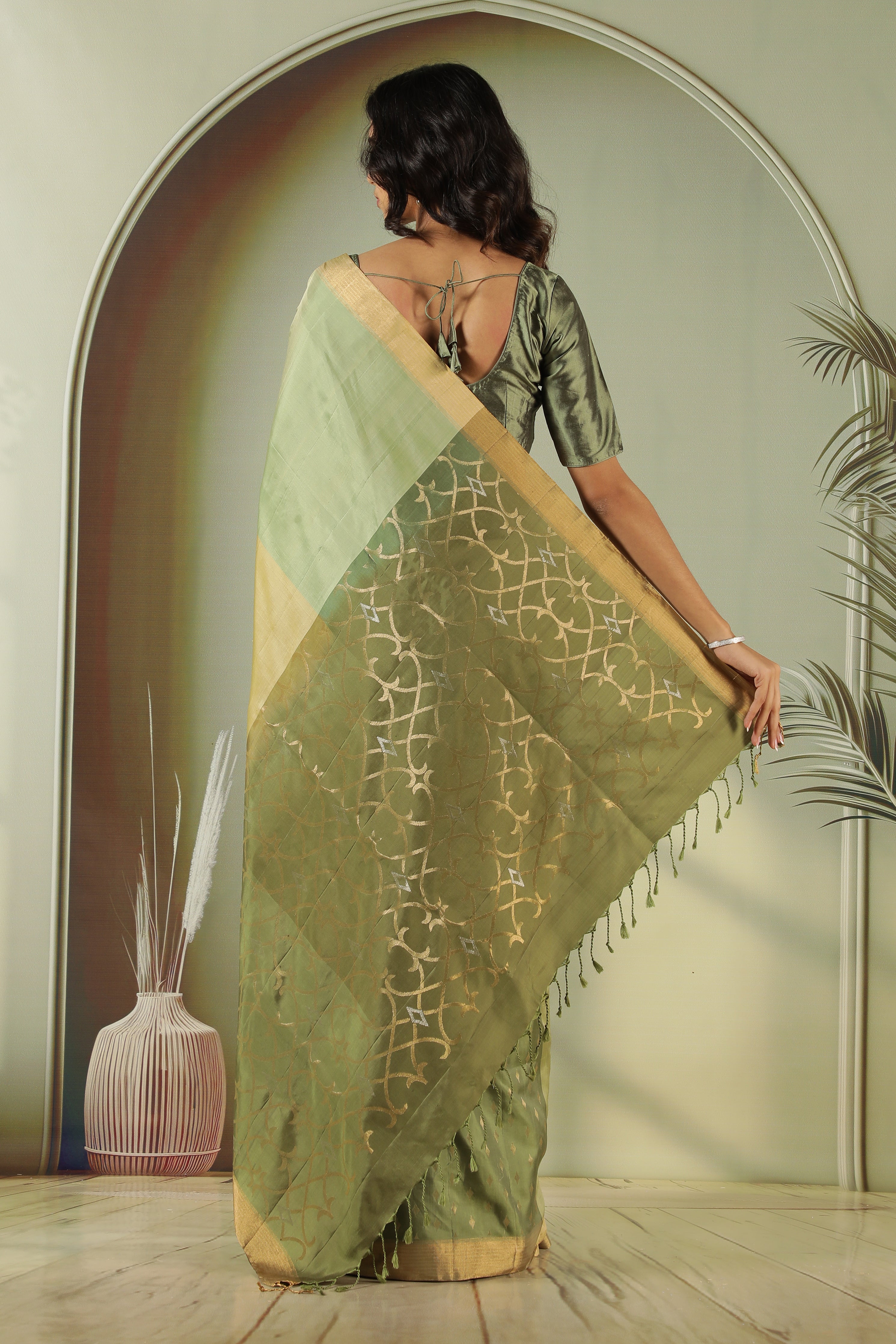 Dual-Tone Green Soft Silk Saree with All Over Butti & Jaal