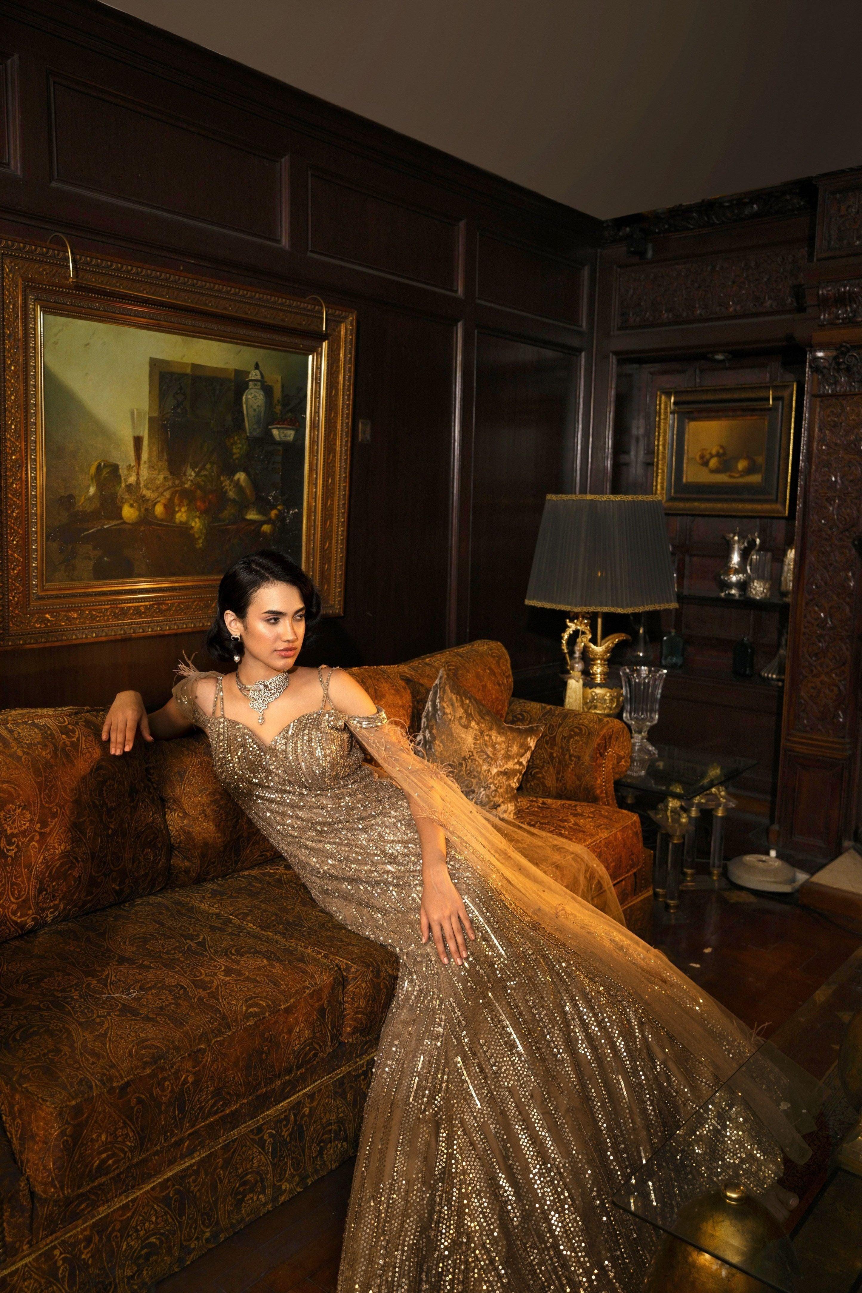 Golden Brown Mermaid-Cut Gown With Cape Sleeves L Golden Brown Mermaid-Cut Gown With Cape Sleeves L
