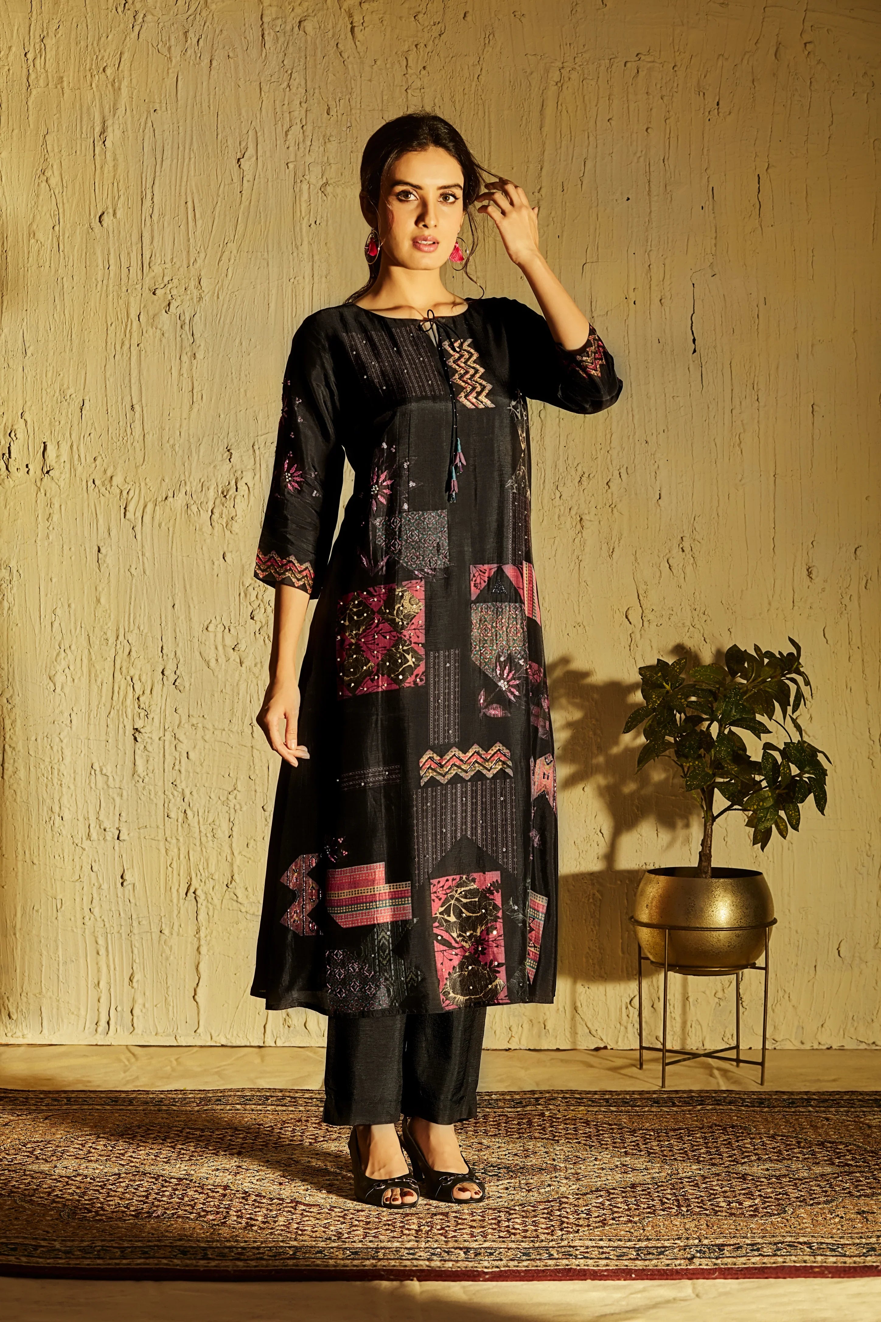 Black Crepe Suit Set with Geometric Abstract Print | Mokshaa