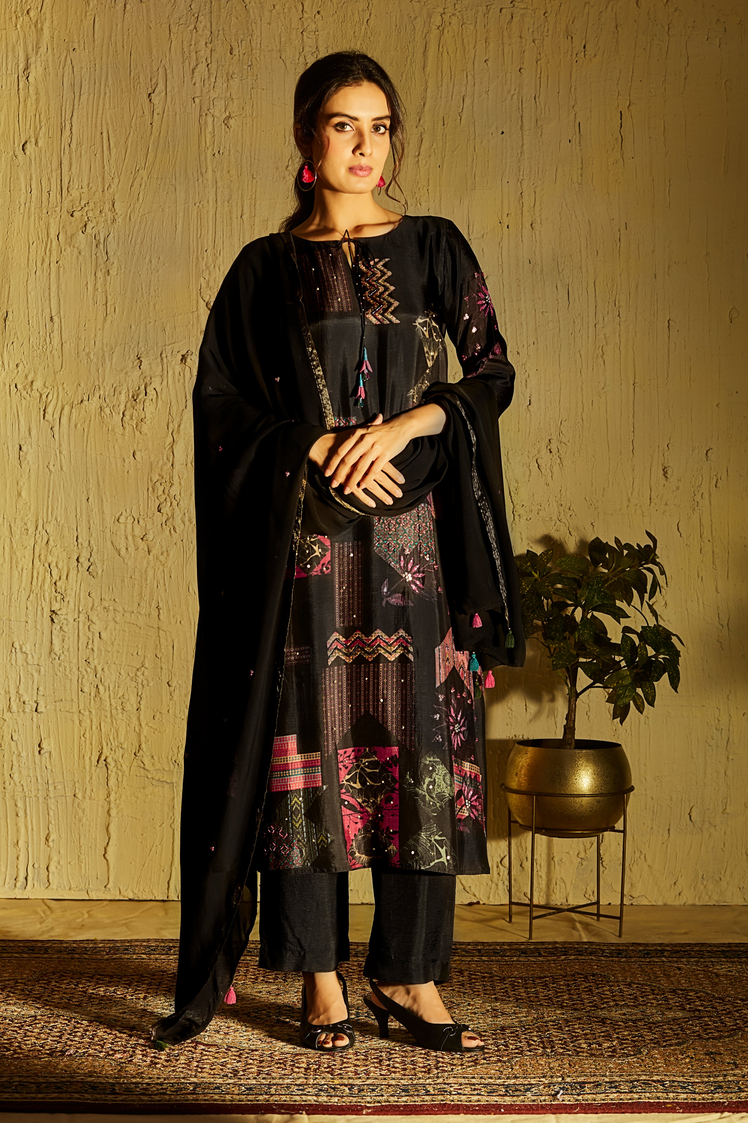 Black Crepe Suit Set with Geometric Abstract Print