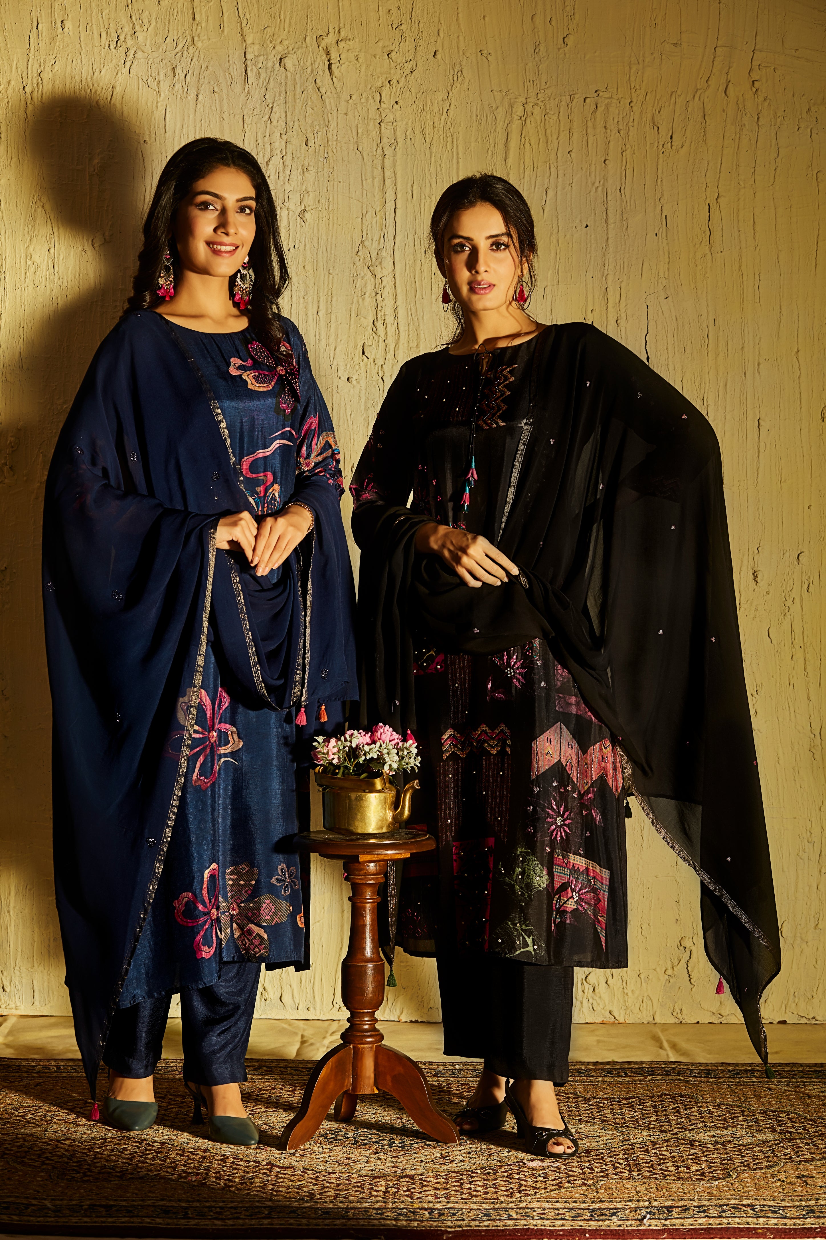 Black Crepe Suit Set with Geometric Abstract Print