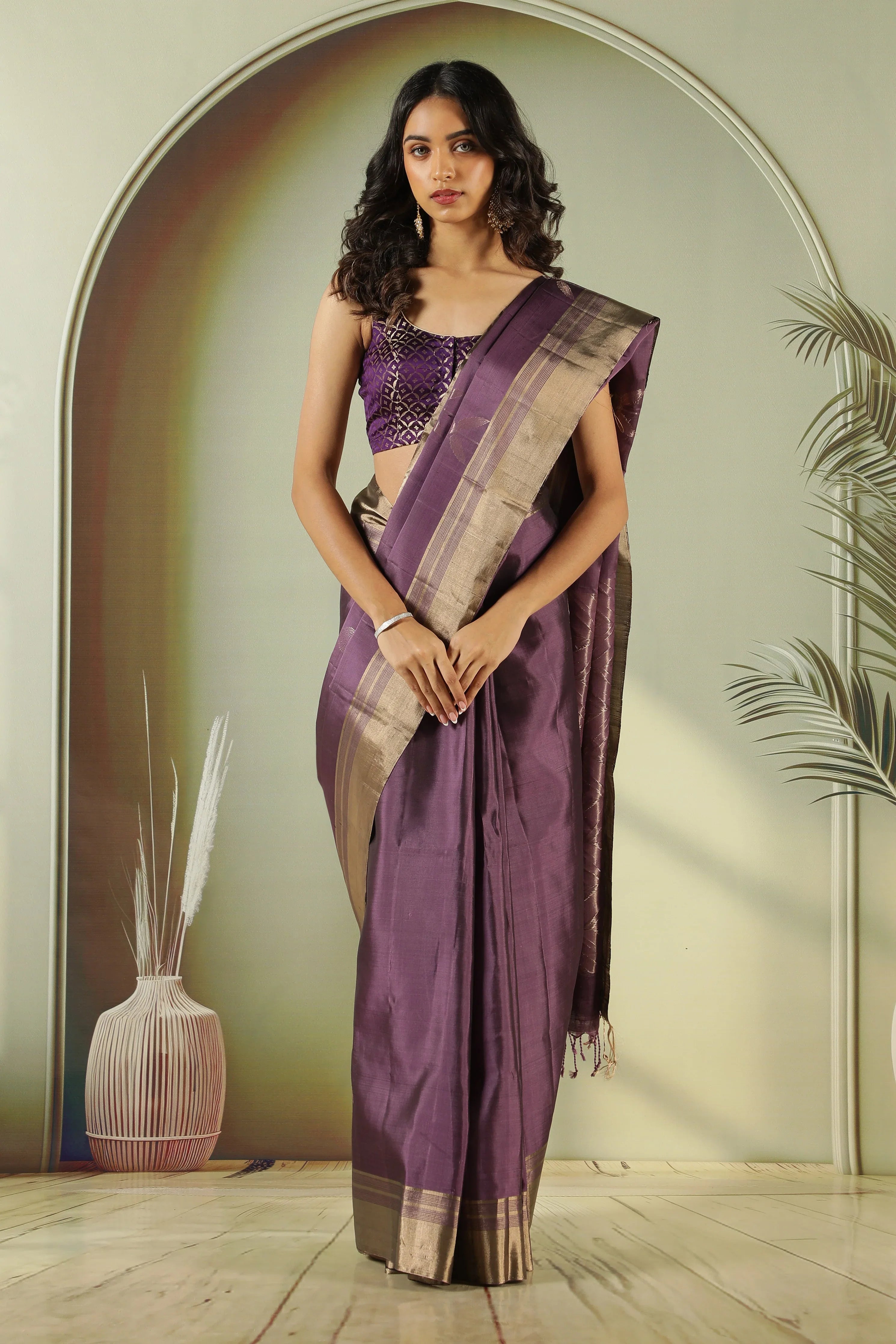 Handloom vs Powerloom Sarees: How to Identify the Difference Instantly - Mokshaa