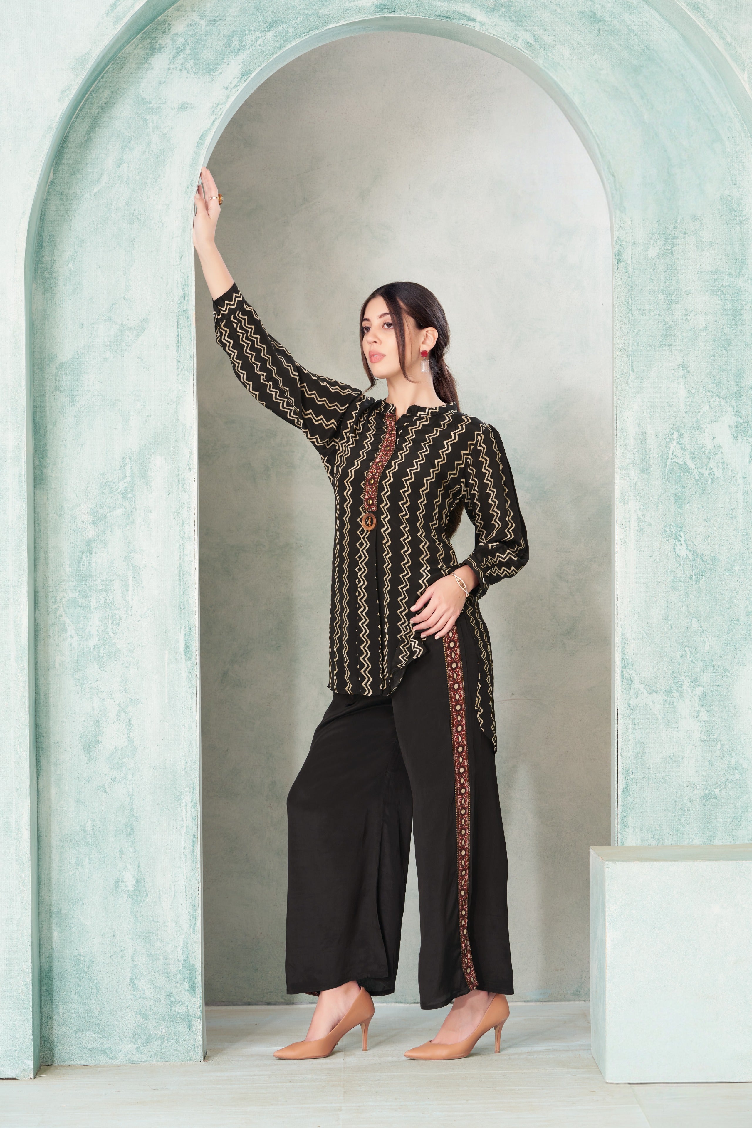 Black Chevron Printed Crepe Kurta Set with Border-Detail Dupatta