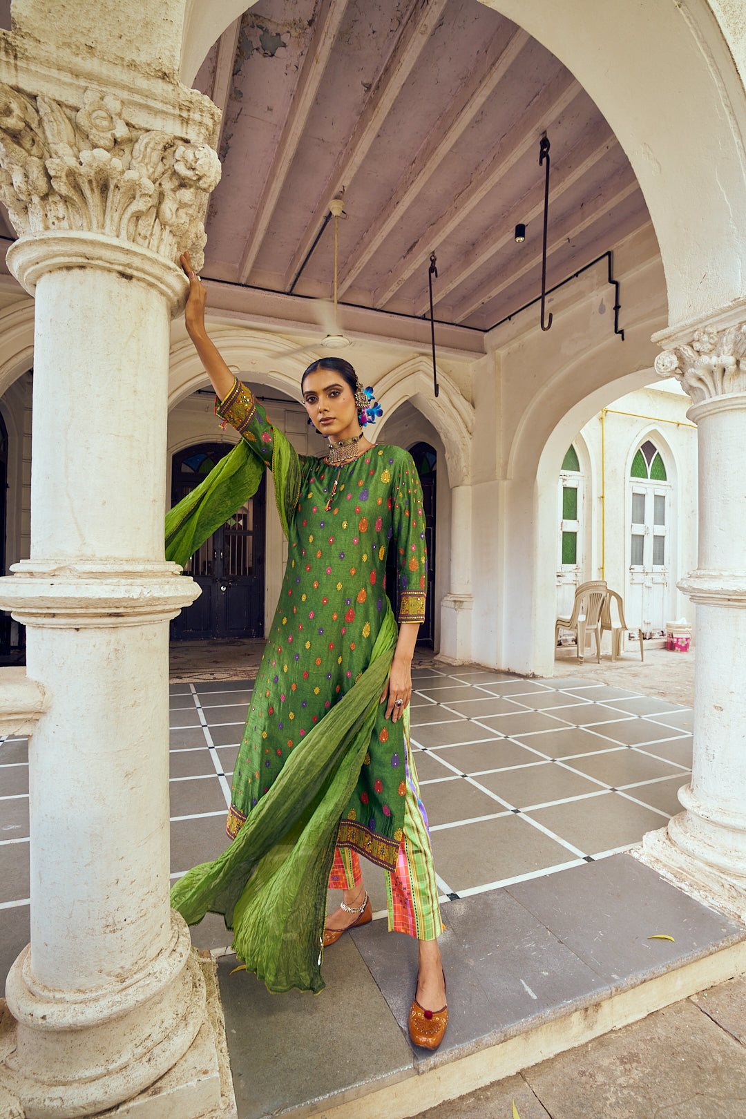 Emerald Green Slub Silk Embroidered Kurta Set - Mokshaa