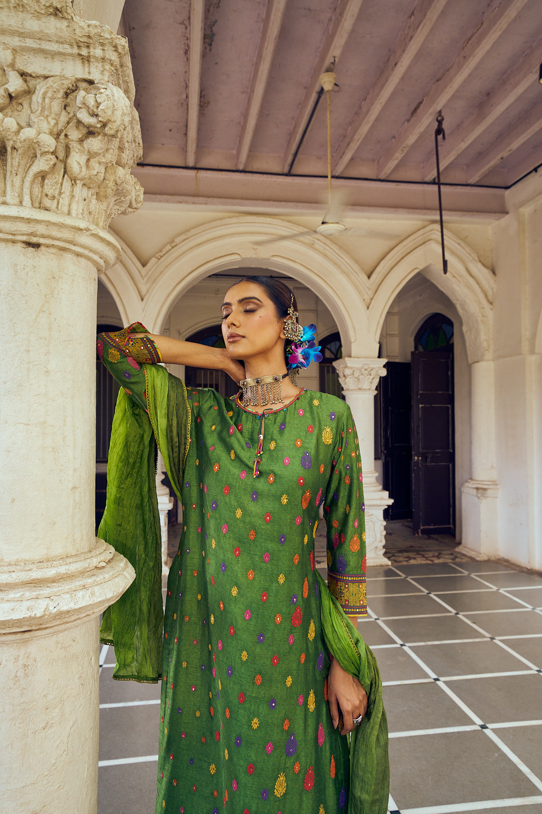 Emerald Green Slub Silk Embroidered Kurta Set - Mokshaa