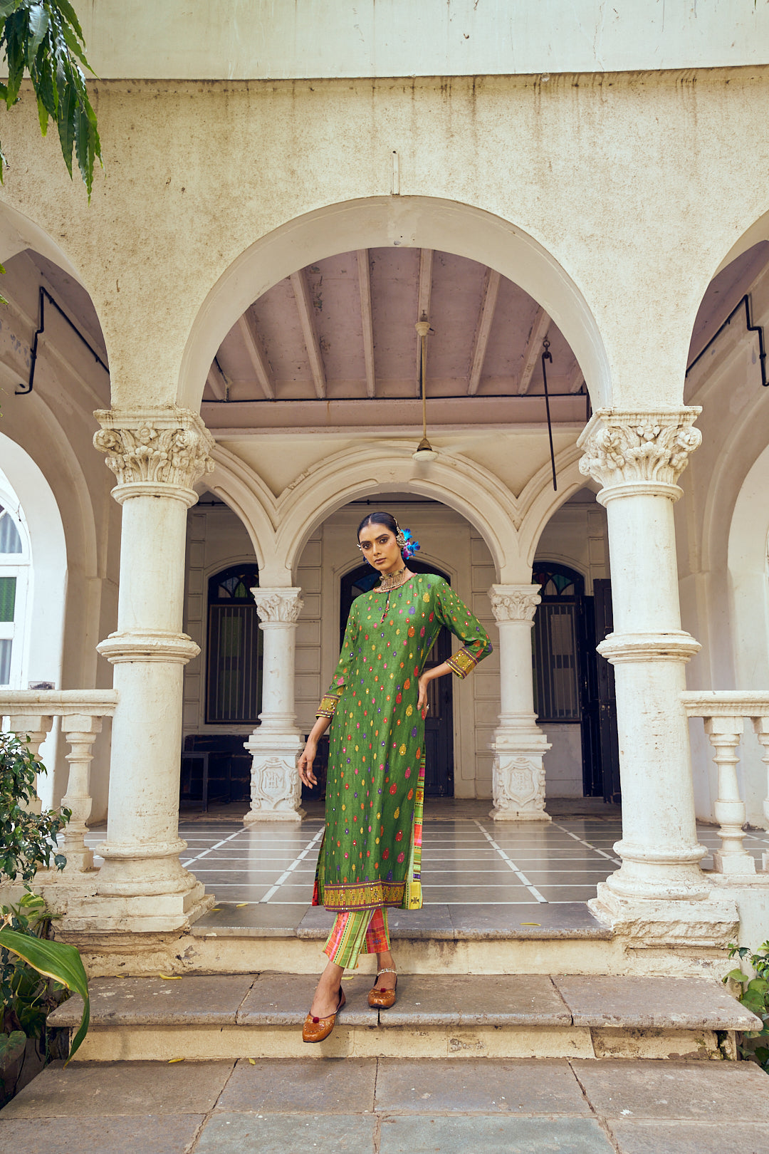 Emerald Green Slub Silk Embroidered Kurta Set - Mokshaa