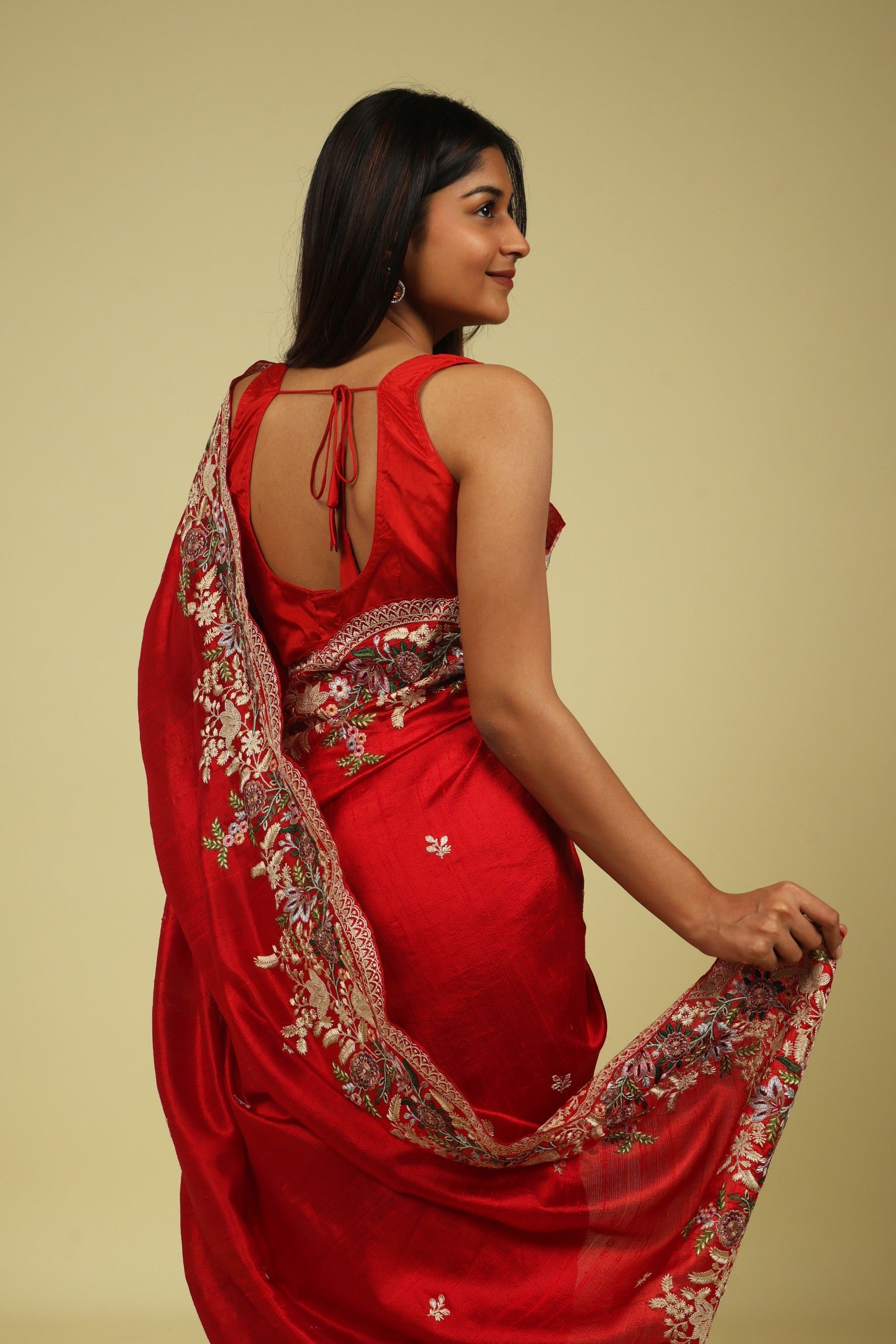 Red Handloom Tussar Saree with Thread Work Motifs & Multi-Thread Border