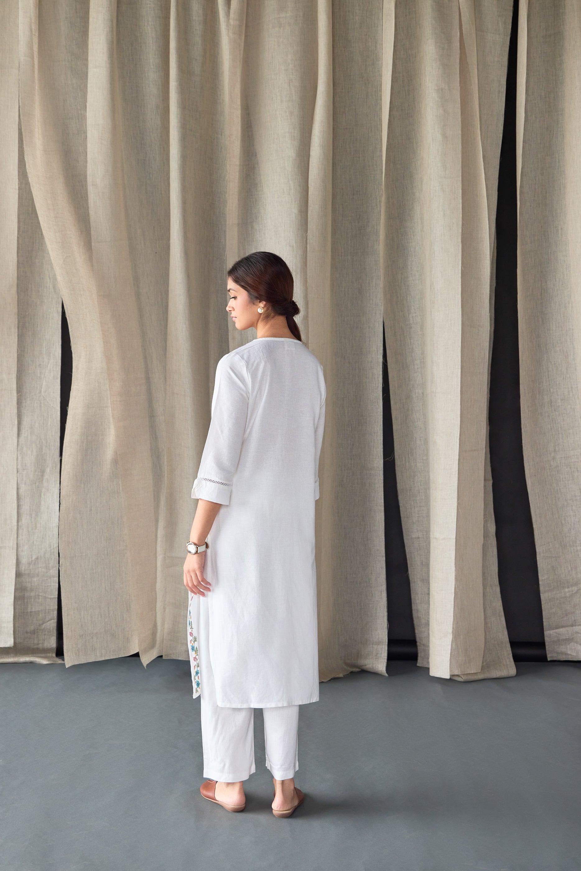 White Floral Embroidered Kurta Set - Mokshaa