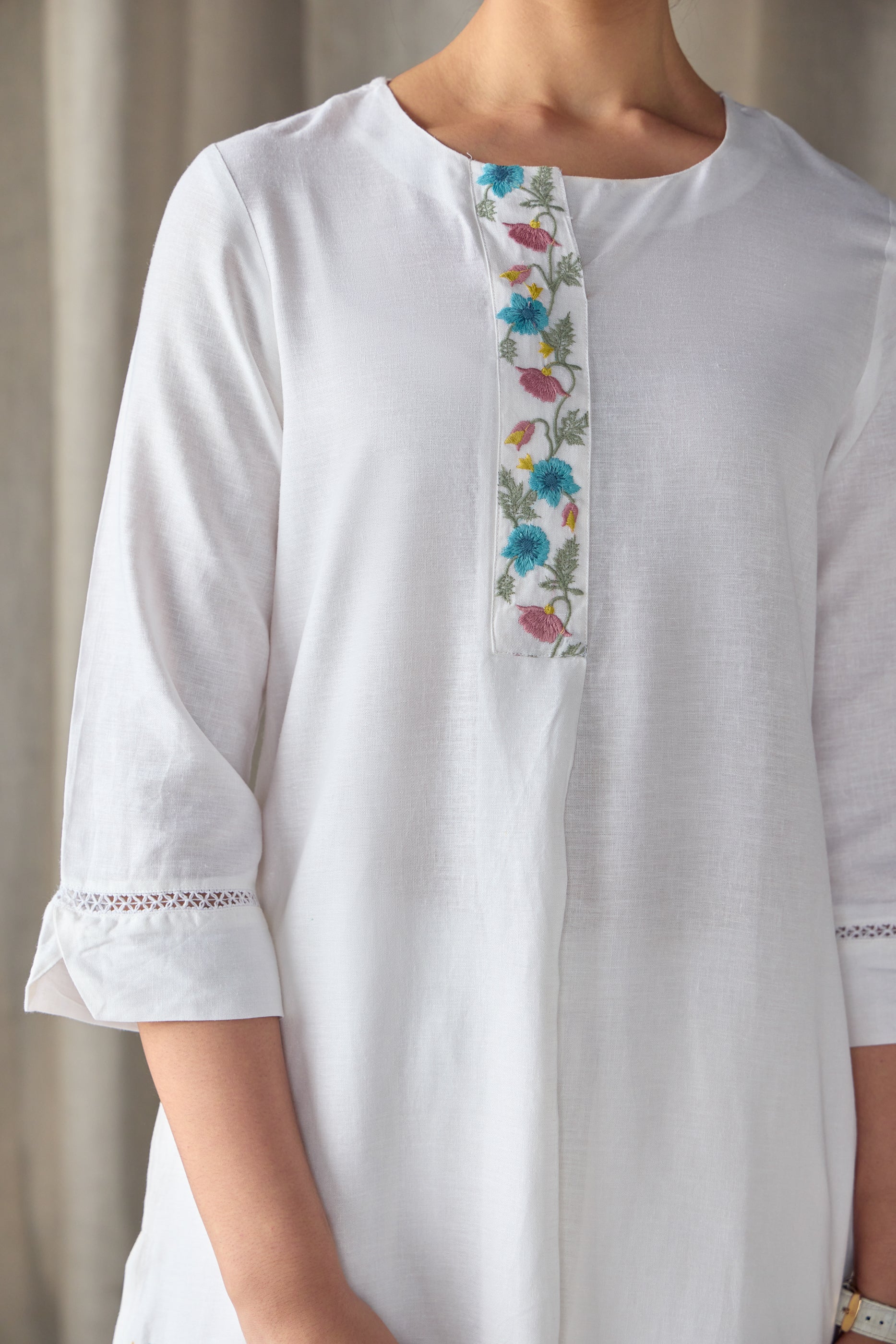 White Floral Embroidered Kurta Set - Mokshaa