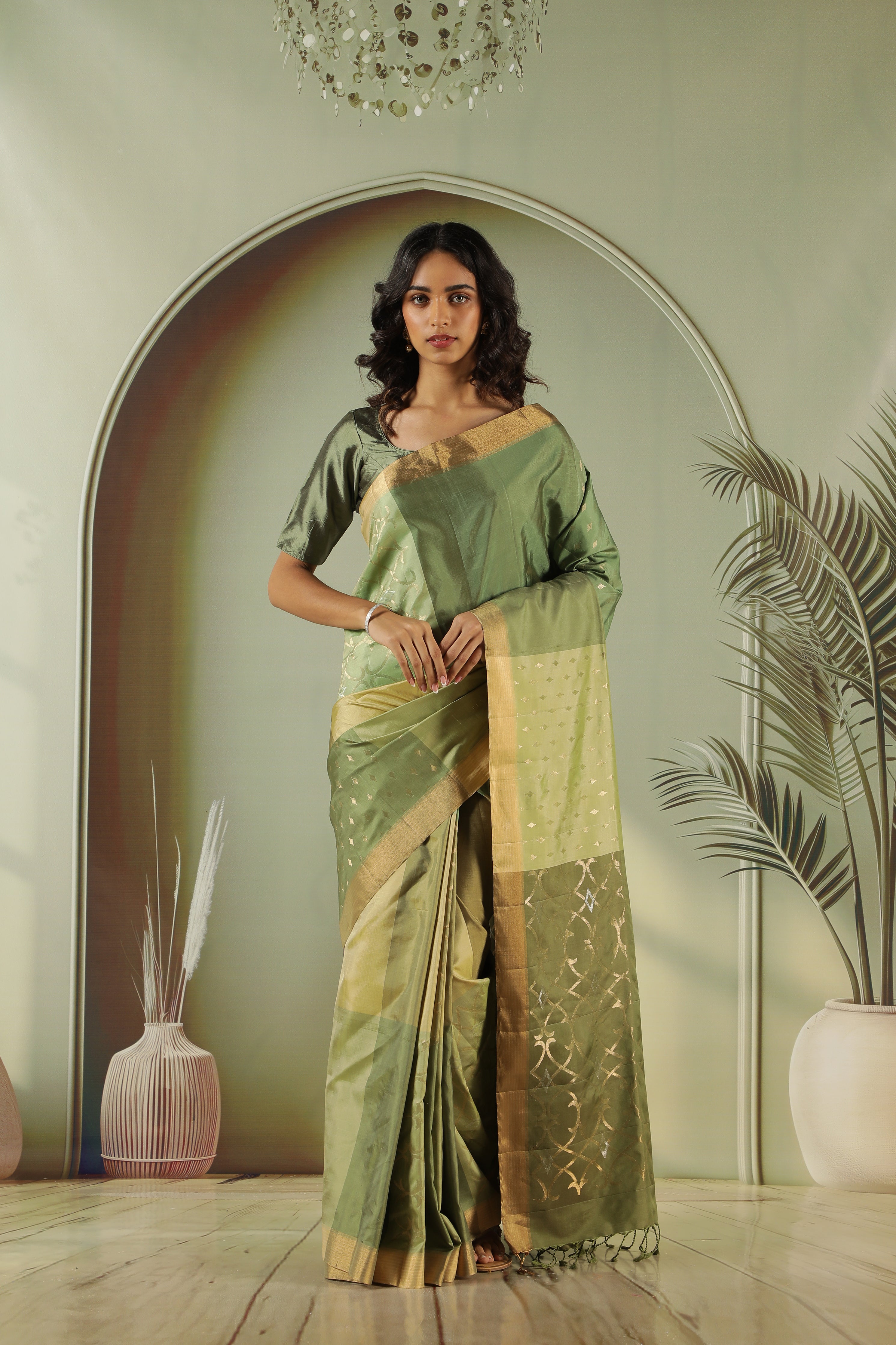 Dual-Tone Green Soft Silk Saree with All Over Butti & Jaal