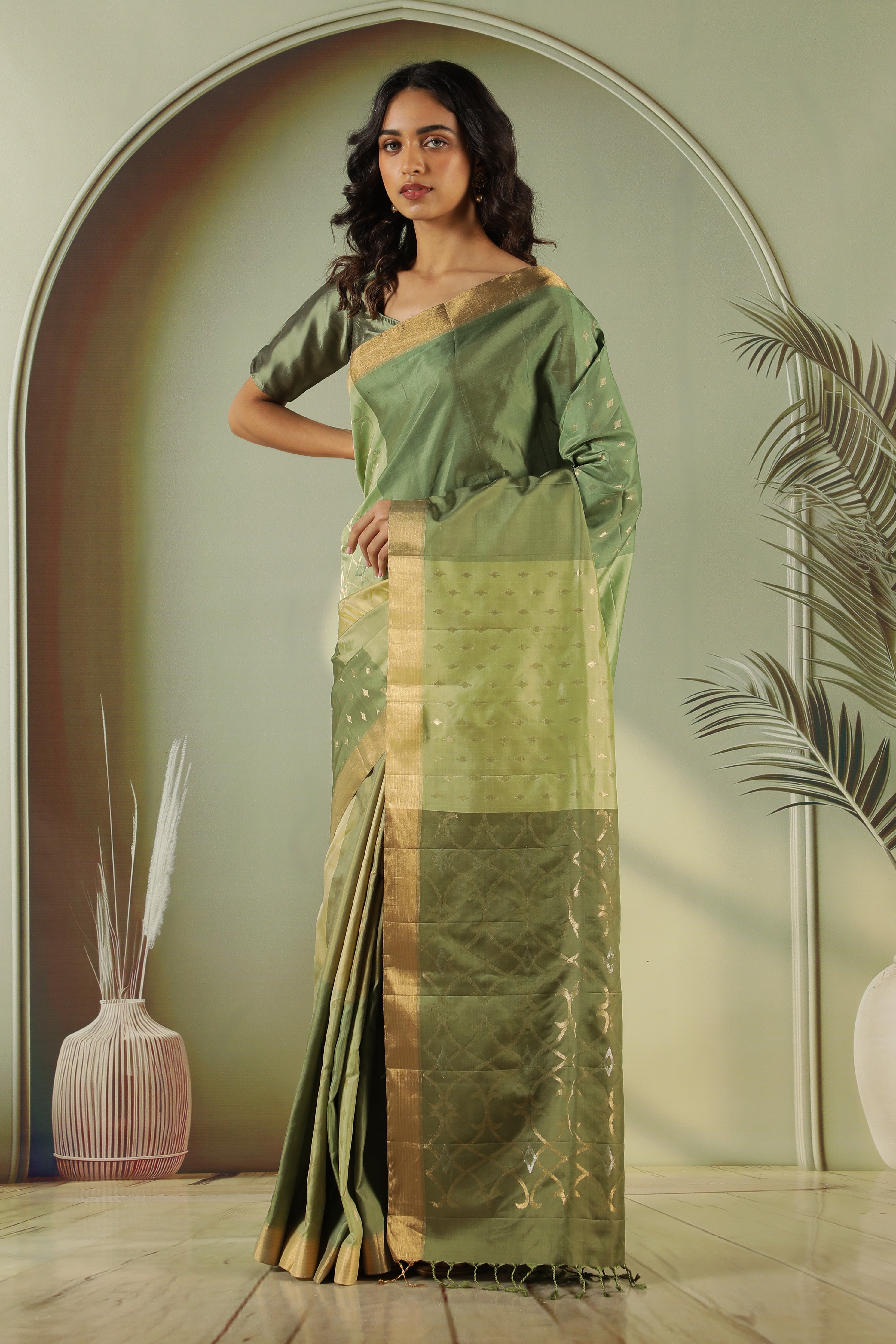 Dual-Tone Green Soft Silk Saree with All Over Butti & Jaal