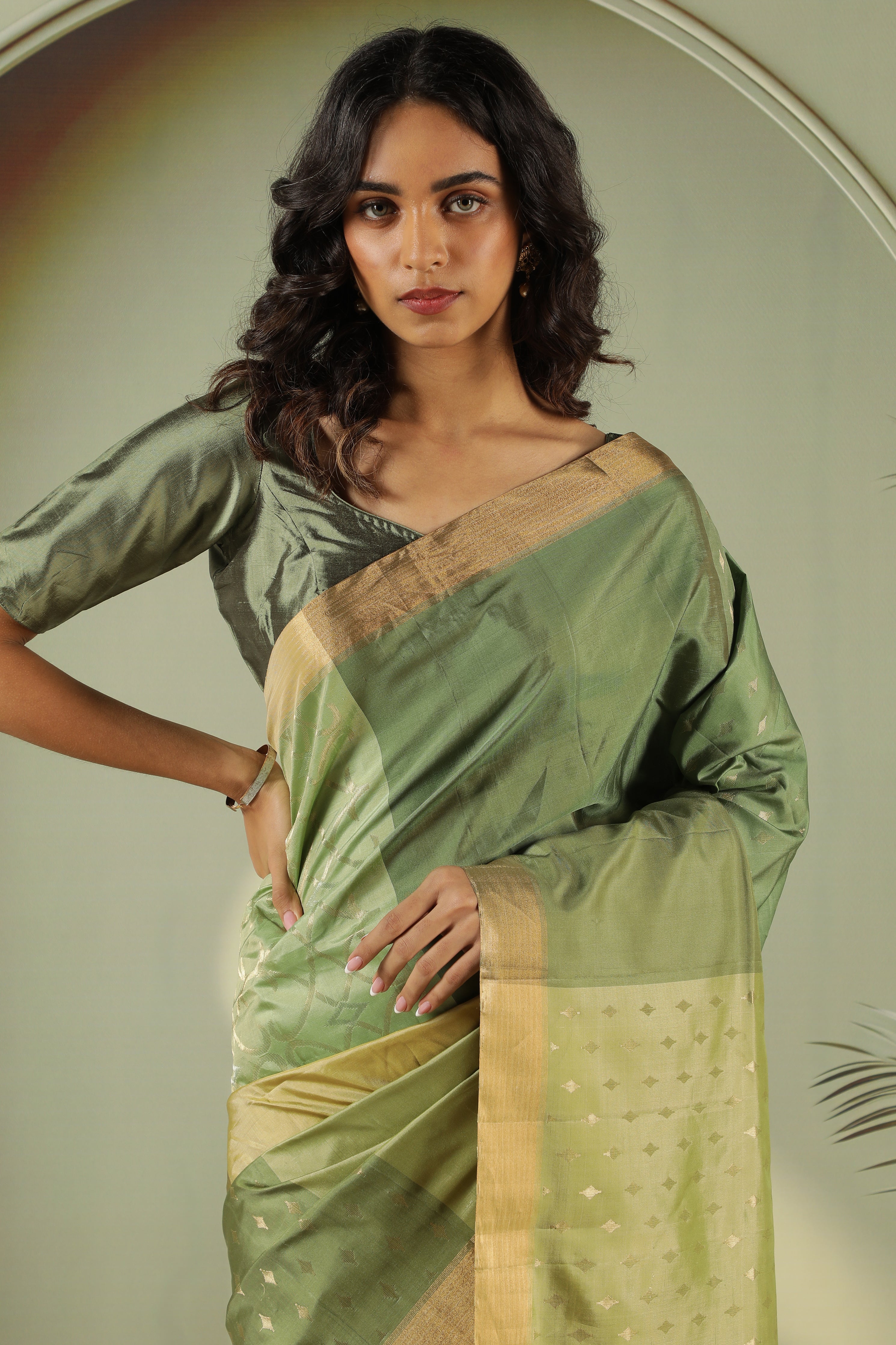 Dual-Tone Green Soft Silk Saree with All Over Butti & Jaal