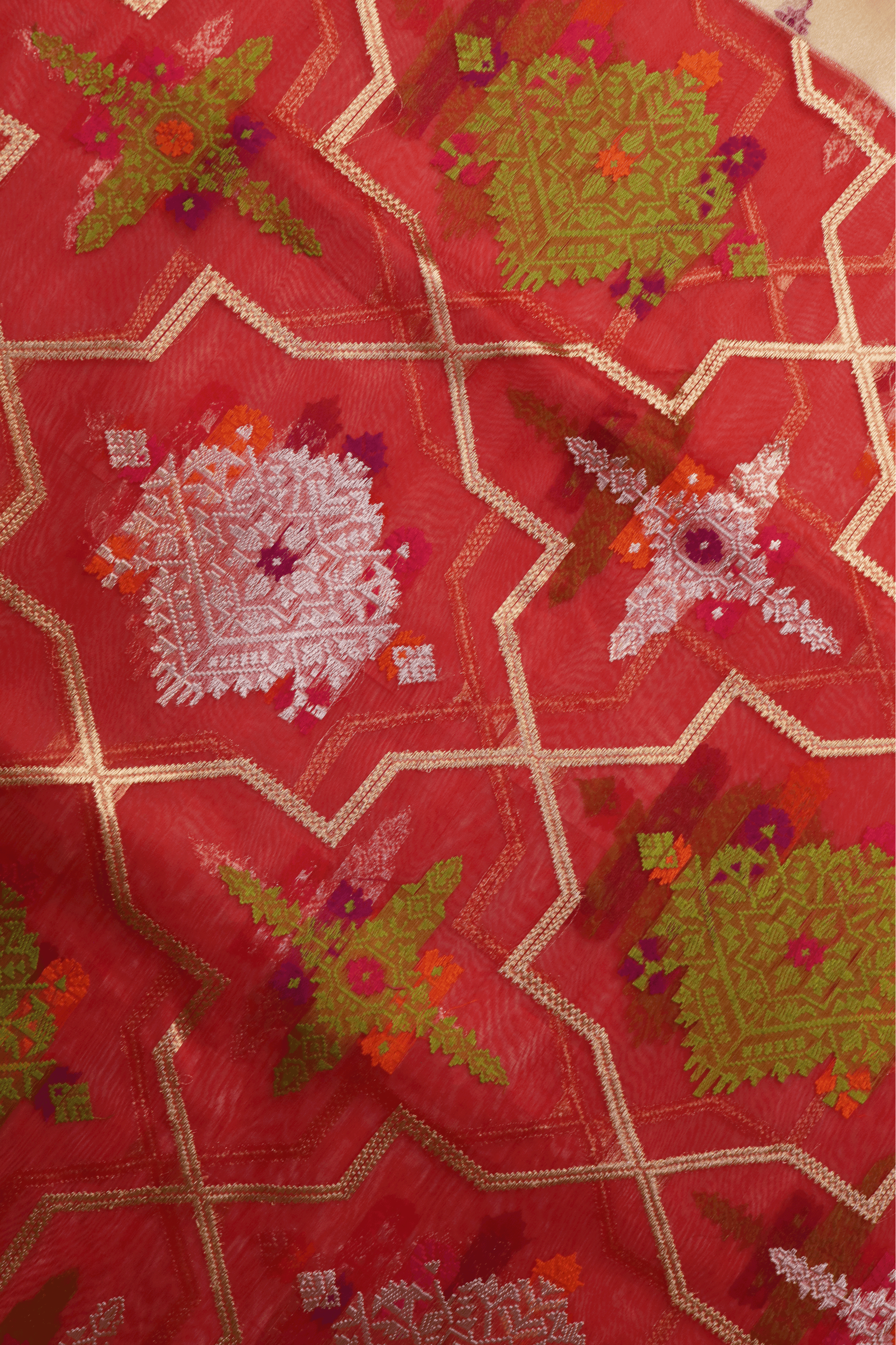 Red & Off White Banarasi Kora Silk Saree - Mokshaa